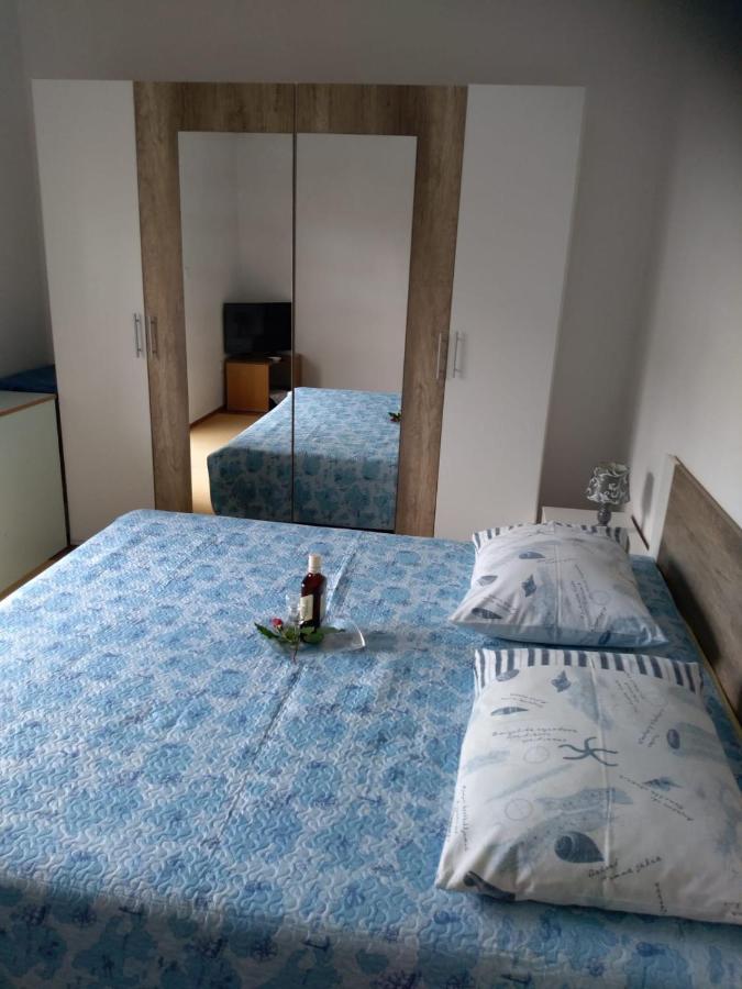 Midnight Apartment Razanac Luaran gambar